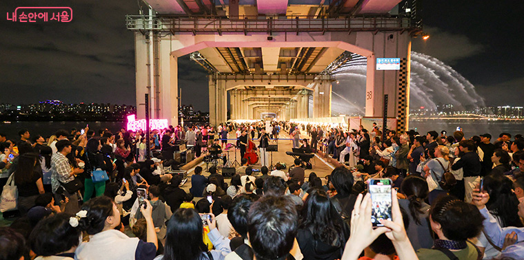 지난 뚜벅뚜벅 축제 중 &lsquo;구석구석라이브&rsquo; 공연
