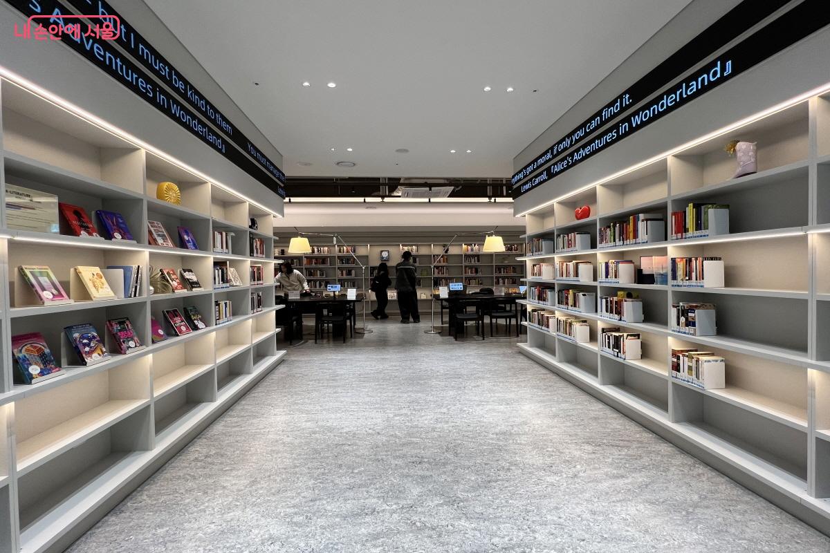 모든 공간이 개방형이라 답답한 느낌이 없다. &copy;박지영