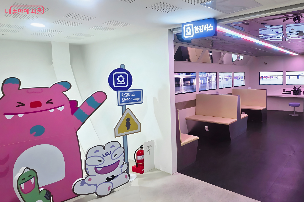 요즘 핫한 한강버스를 가상으로 타보는 체험존 &copy;양정화