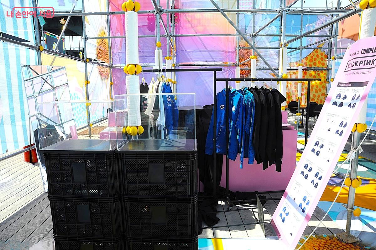 다양한 K-엔터테인먼트 굿즈도 구입할 수 있다. &copy;조수봉