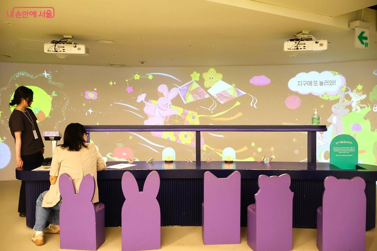 <총총 별이 빛나는 밤> 전시, 정월대보름 연을 만들어 달까지 훨훨 연을 날려보는 공간 &copy;김대진