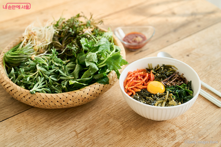 조선시대 궁궐에서도 꽤 많은 산나물을 소비했다. 