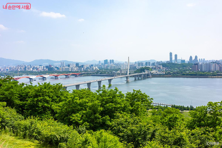 한강이야기여행 누리집에서 참여 희망일 5일 전까지 신청하면 된다.