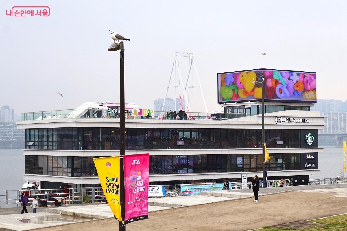 한강 위에 떠 있는 복합 문화 공간, 여의도선착장 전경 ⓒ이봉덕