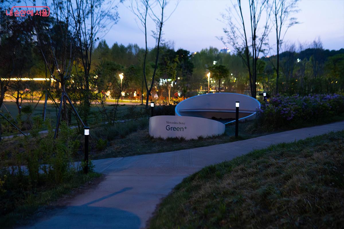 기업정원 메르세데스 벤츠의 '그린플러스 도시숲' Ⓒ최승훈