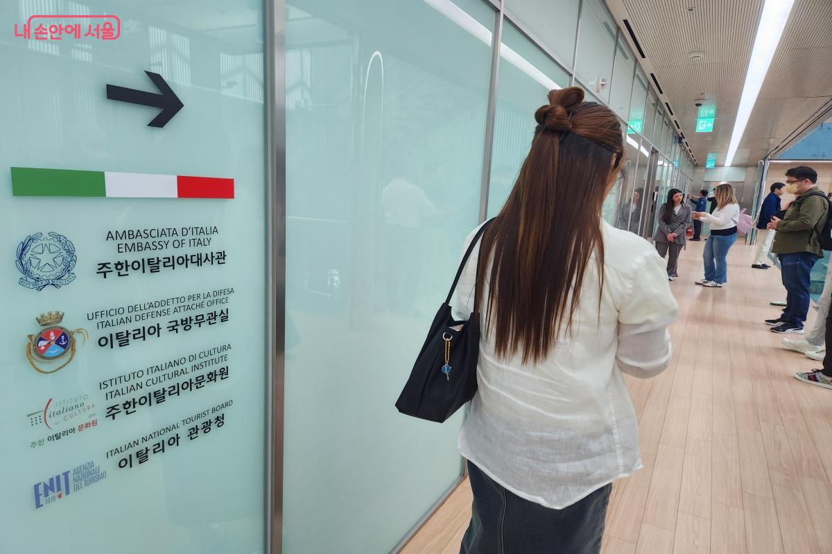 주한이탈리아문화원 앞. 주한이탈리아대사관과 주한이탈리아문화원이 함께 위치해 있다. ⓒ윤혜숙