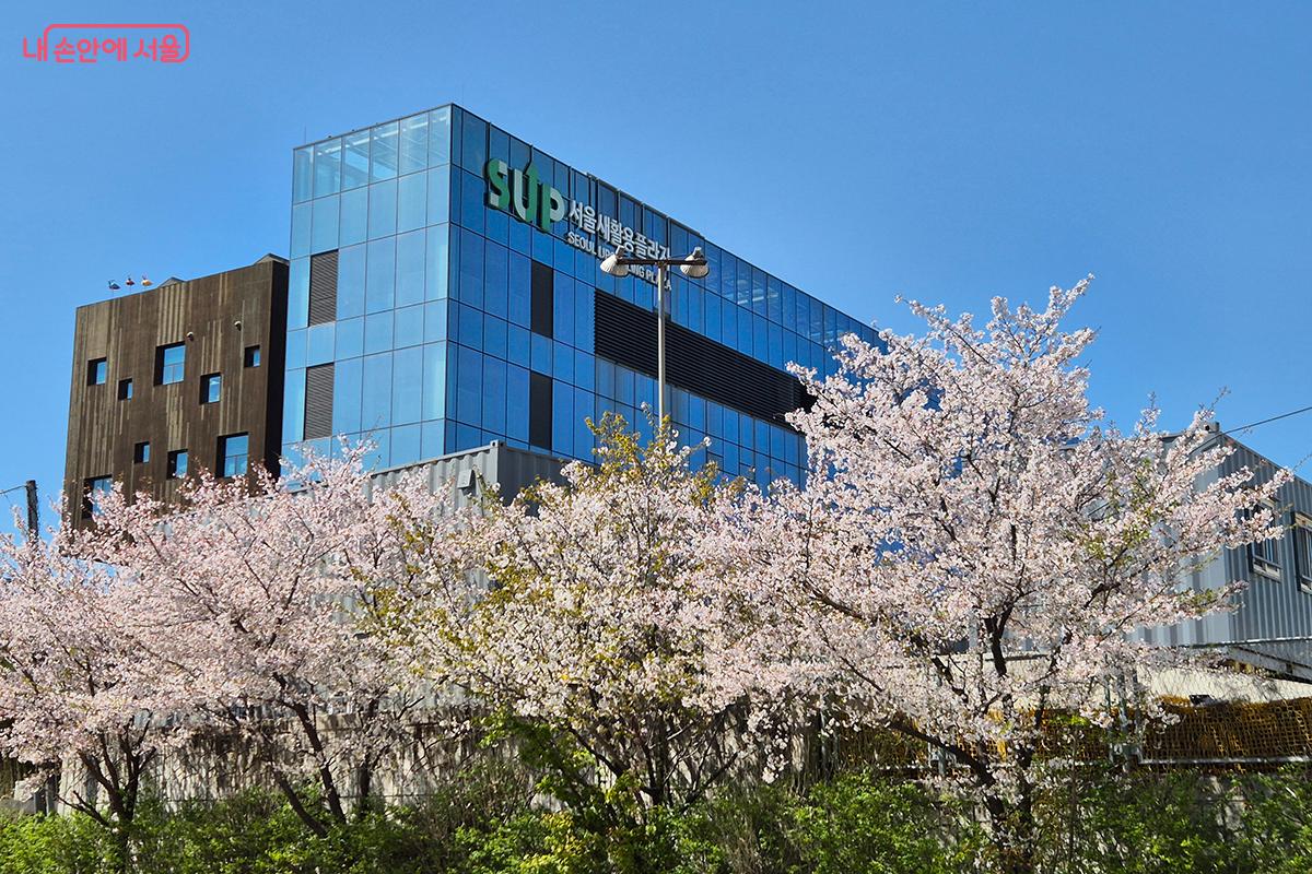 이번 전시를 통해 물순환의 중요성을 쉽게 이해하고 생활 속 환경 실천의 중요성도 깨달았다. &copy;정향선