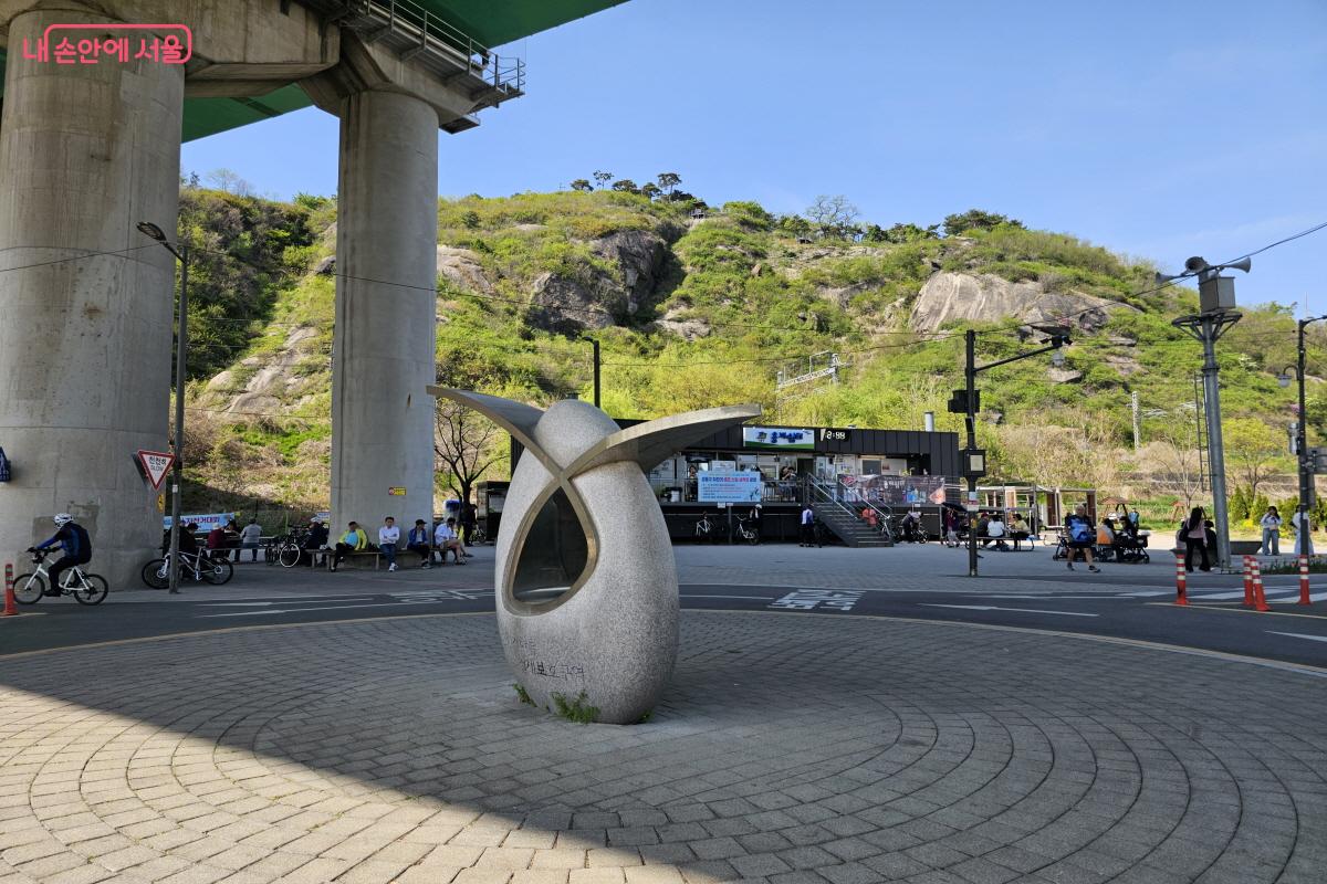 쉼터답게 끝무렵엔 매점과 개방 화장실도 마련되어 있다. &copy;염지연