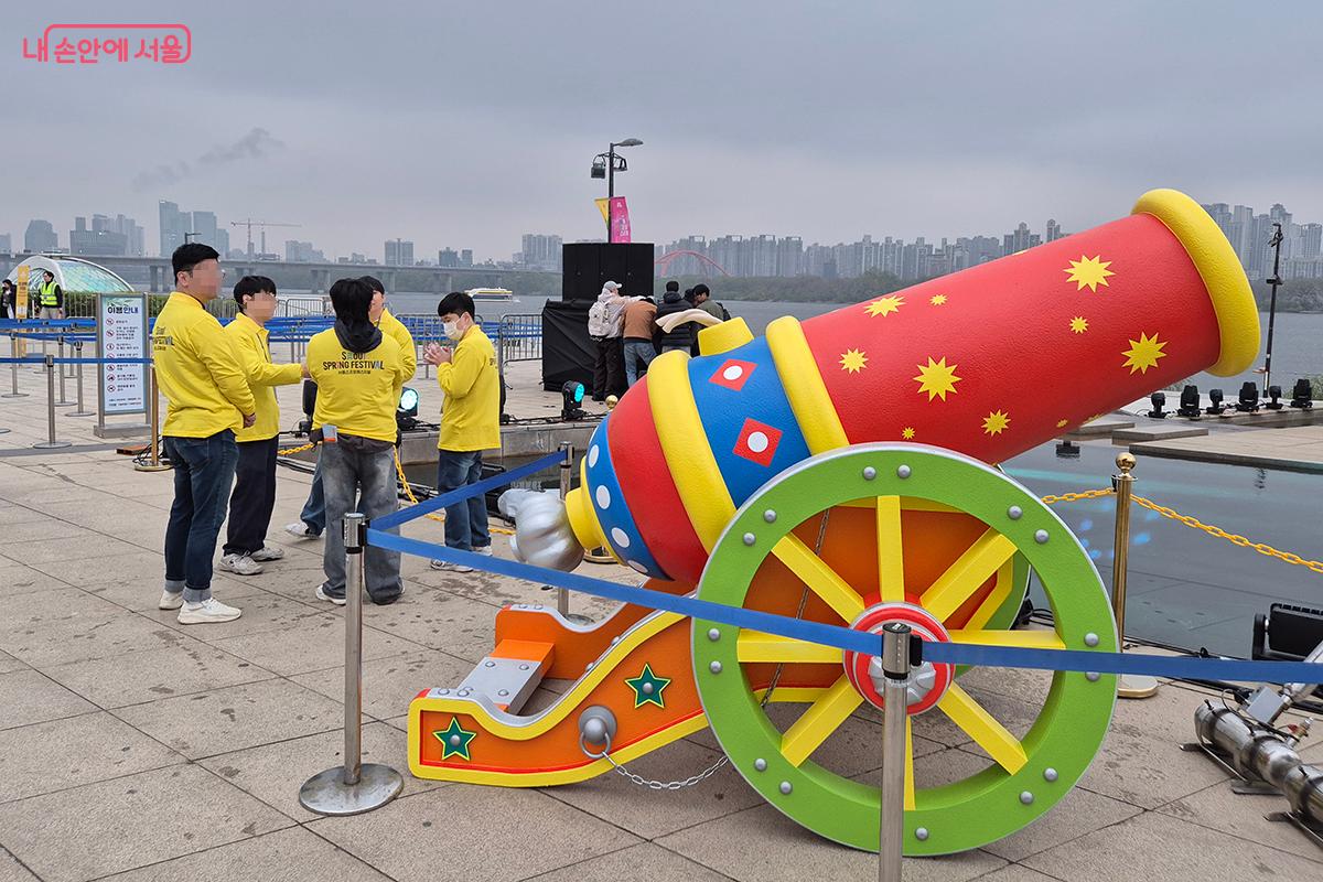 뽀로로와 친구들의 귀여운 모습들로 꾸며진 '뽀로로 대포'