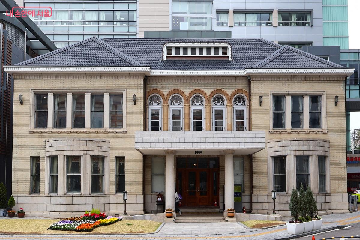 도심 한가운데 보존된 백범 김구 선생 환국 후 거처였던 경교장 본관 &copy;김대진