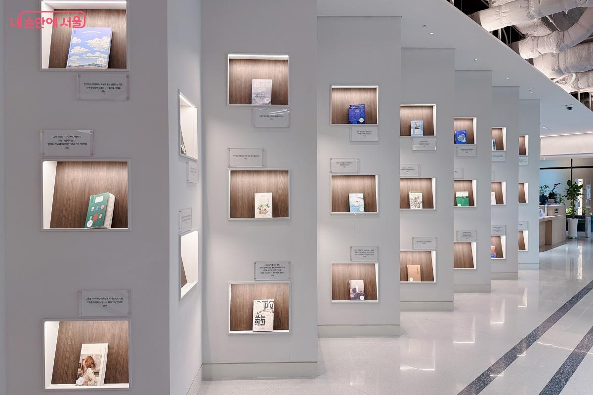 4월 28일 정식 개관을 앞두고 있는 여의도브라이튼도서관 &copy;노윤지