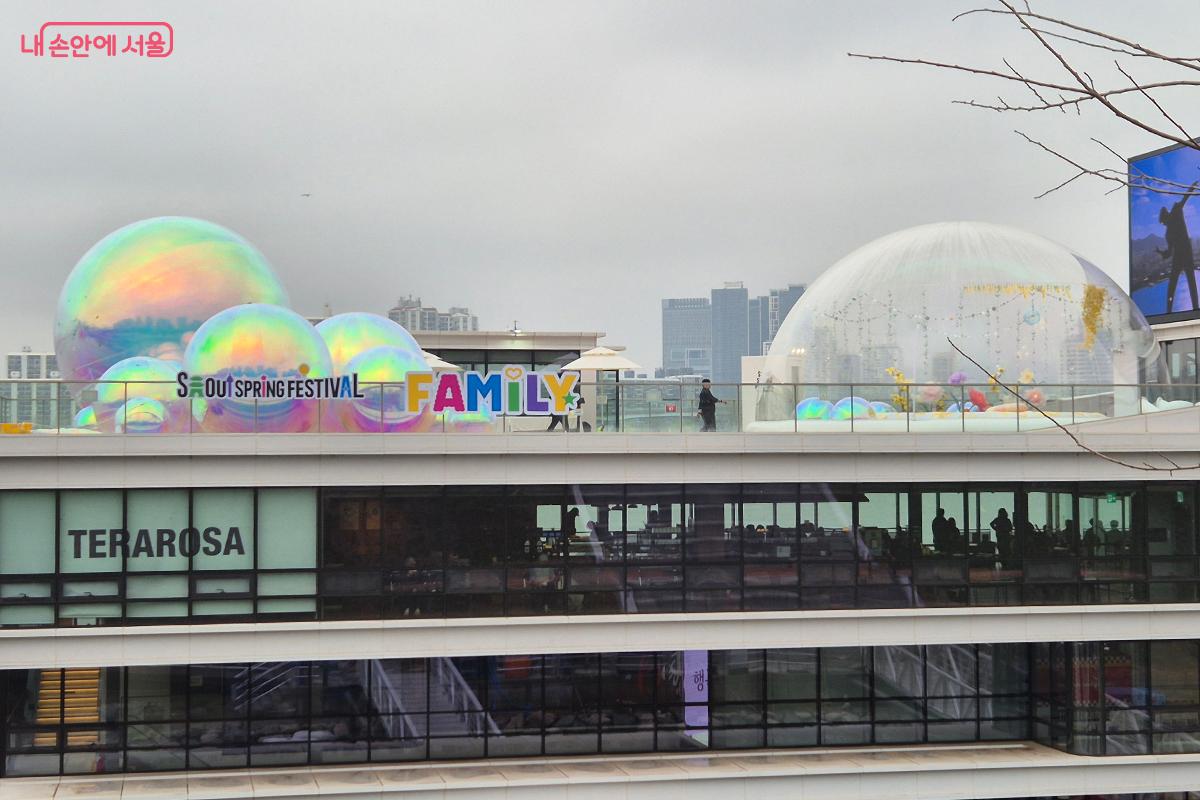 7개의 선착장은 각기 다른 낭만, 열정, 매력 등의 테마로 관람객들을 맞이한다.