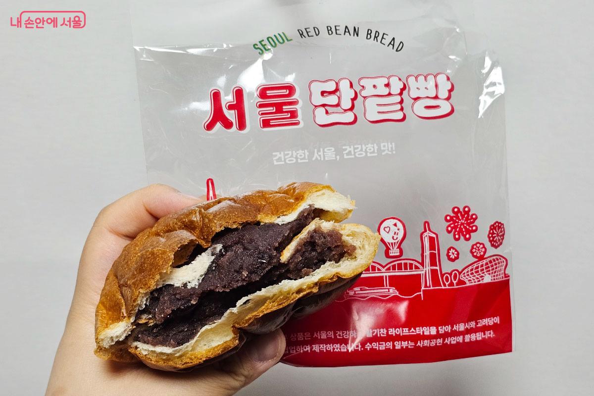  속에 팥이 꽉 차있는 서울 단팥빵  ⓒ홍혜수