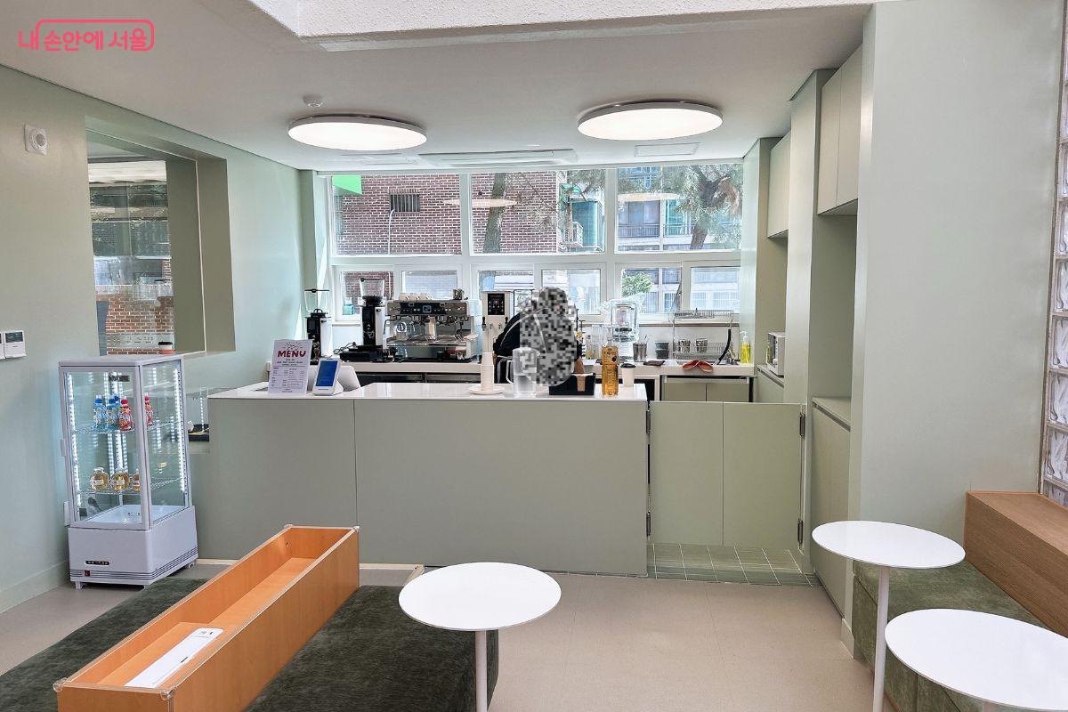 약수도서관 1층에 북카페가 있다. &copy;김재형