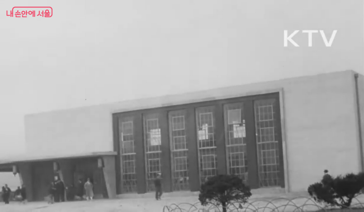 개통 당시 서울역 남부역 건물 ©대한뉴스