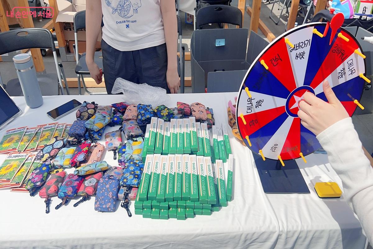 성격 유형 체크 후 룰렛 게임을 통해 경품 받을 수 있었던 코너 &copy;백진숙