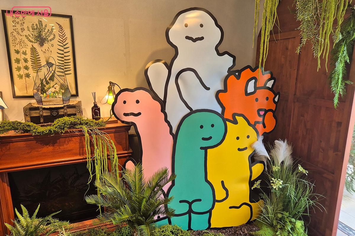 서울식물원 내 지중해관 온실에서 전시된 &lsquo;조구만 테라리움&rsquo; &copy;이혜숙  