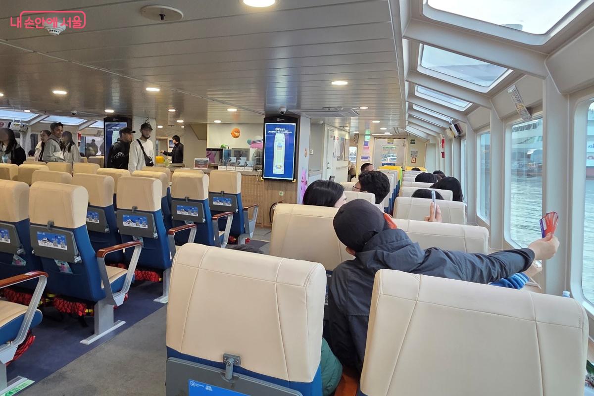 잠실행 한강버스가 출발을 시작한다. &copy;김미선