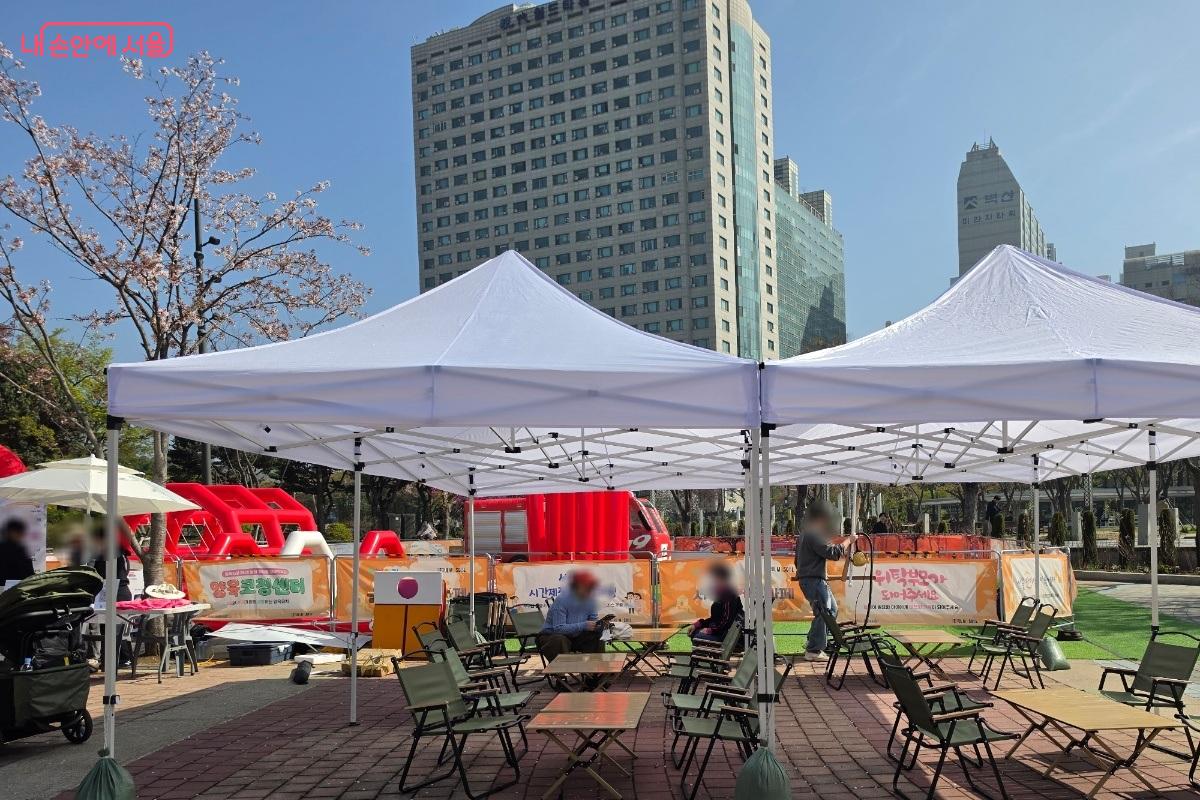 양육자 및 아이들이 쉬는 공간이 마련되어 있다. &copy;황승희