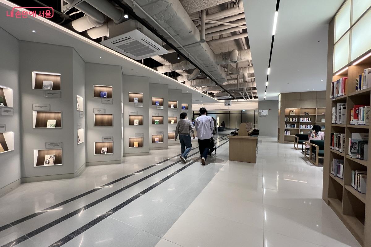 책 관련 체험 콘텐츠가 곳곳에 마련되어 있다. &copy;박지영