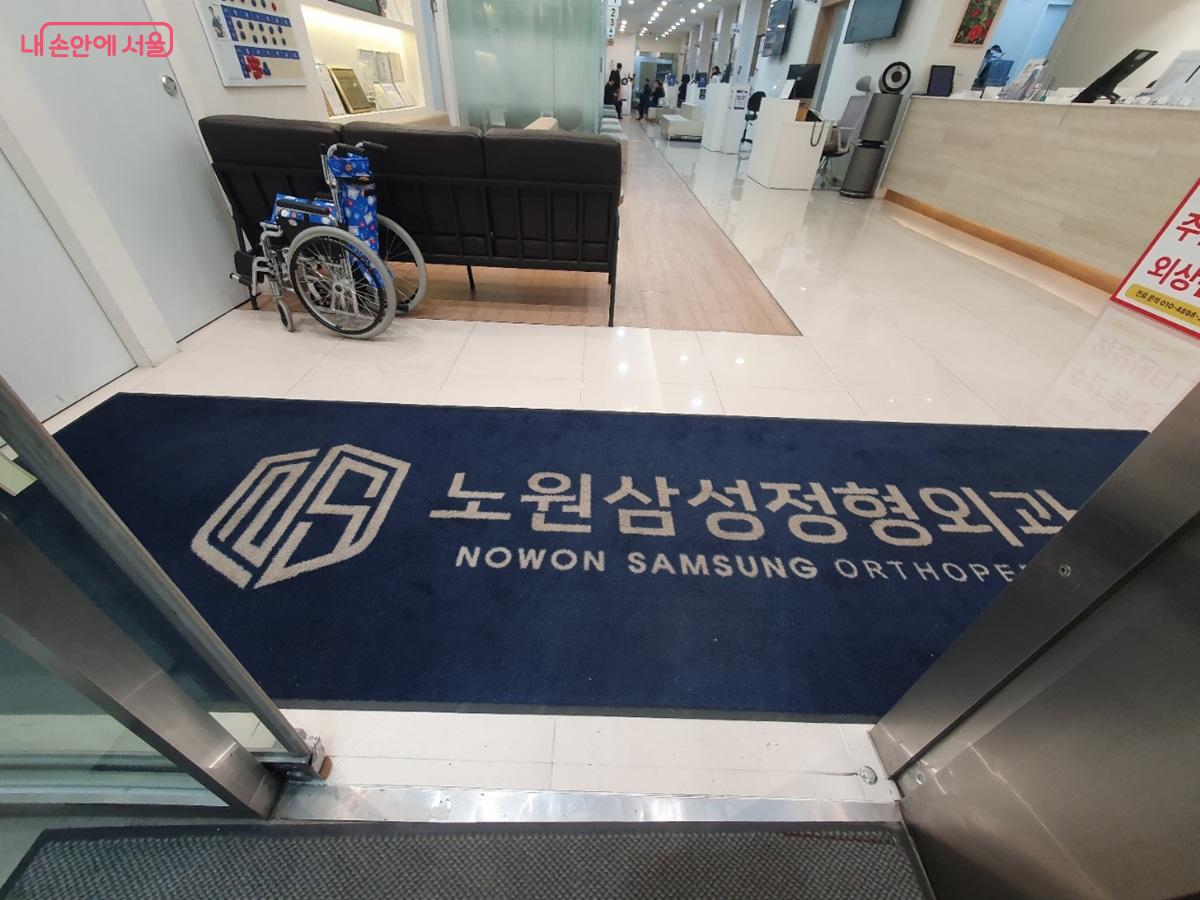 편리한 동선을 위해 원내 문턱을 모두 없앤 장애인친화병원 &copy;엄윤주