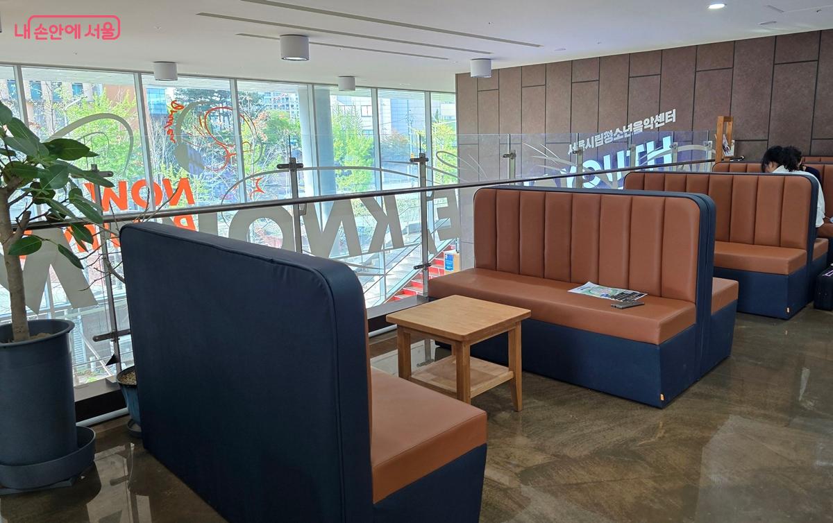 2층 복도 휴게 공간 &copy;조성희