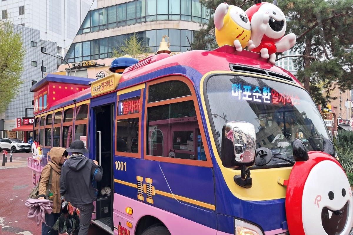 봄비 속 특별한 여행 '마포순환열차버스' 타고 서울의 재발견!