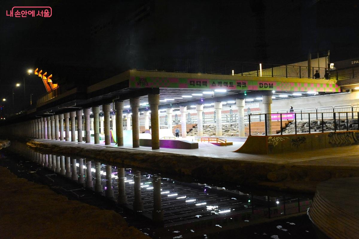 야간에 찾은 디디미 스케이트 파크 &copy;조수봉