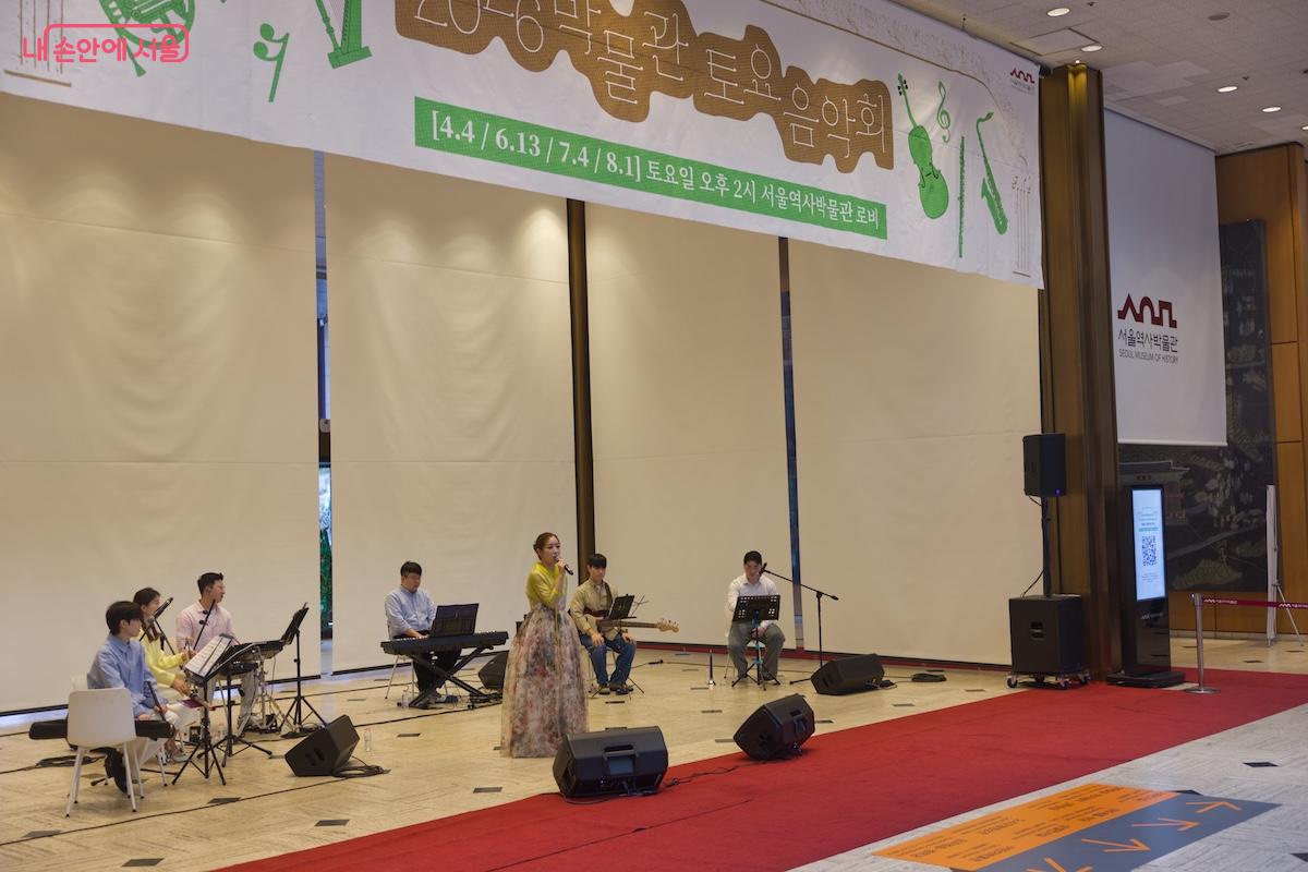 박물관 로비에서 음악회도 열리고 있어 풍성했던 주말이었다. &copy;서지희