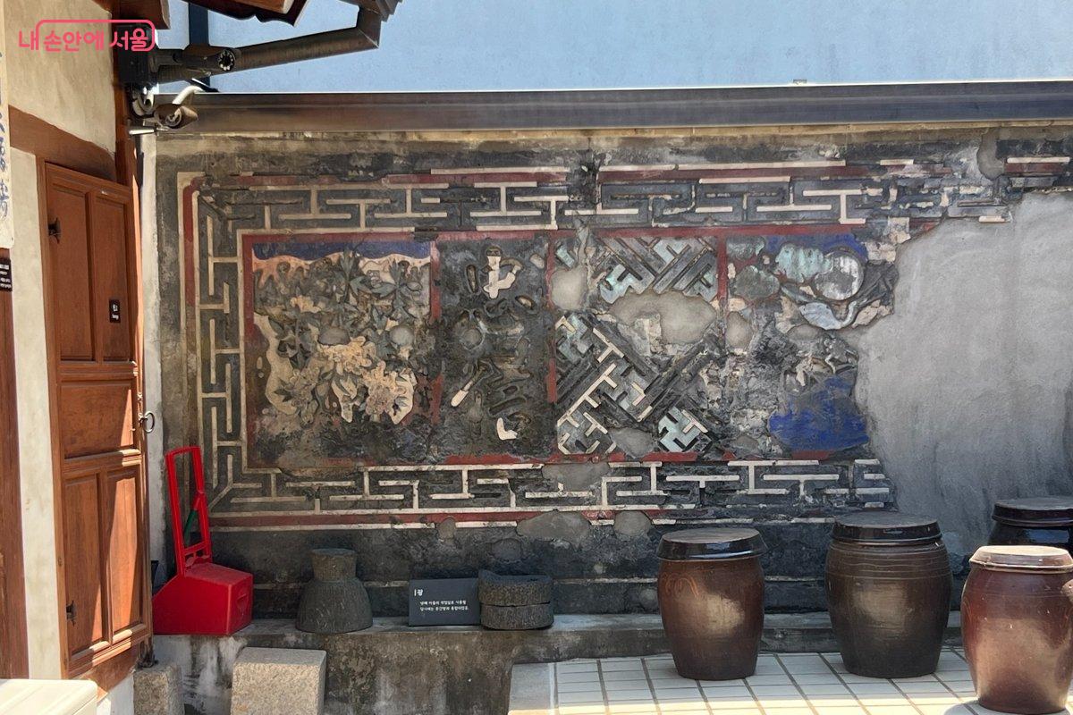 이상범가옥 복원 과정에서 발견된 꽃담 &copy;제선영