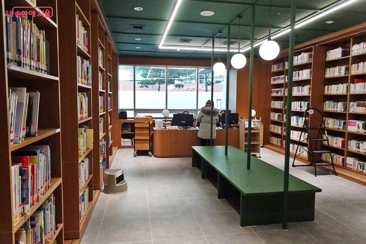 재개관한 은평구청 1층 은평작은도서관 ⓒ김종성