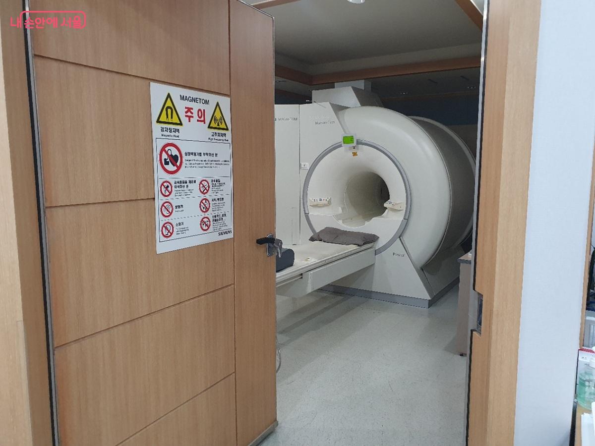 MRI, CT, X-ray, 진료실이 한 공간에 모아 장애인 환자의 이동을 최소화했다. &copy;엄윤주