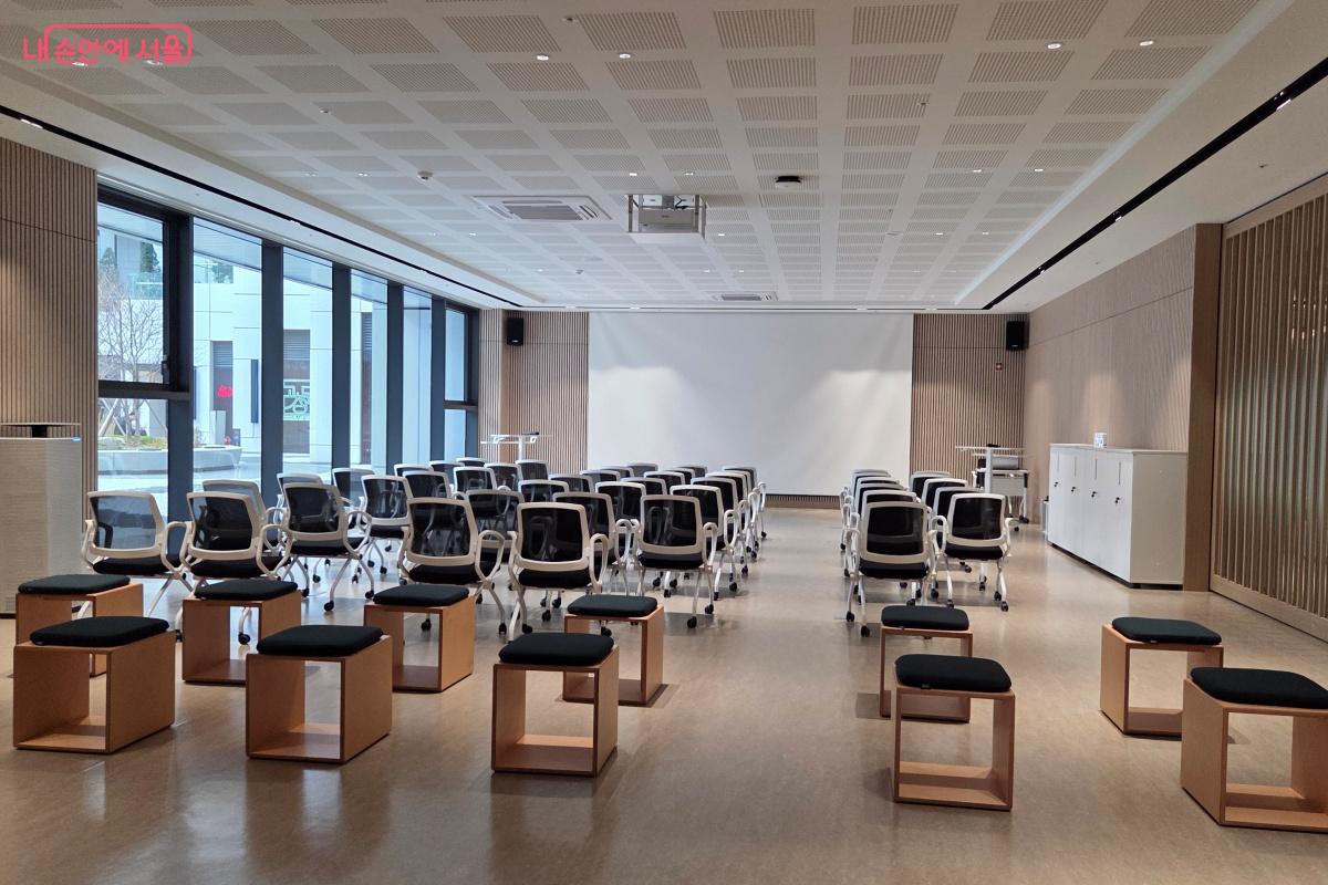 커뮤니티홀에서 작가와의 만남이 진행될 계획이다. &copy;김미선