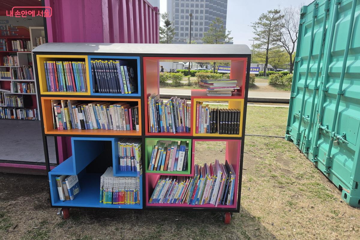 어린이를 위한 만화책도 많다.