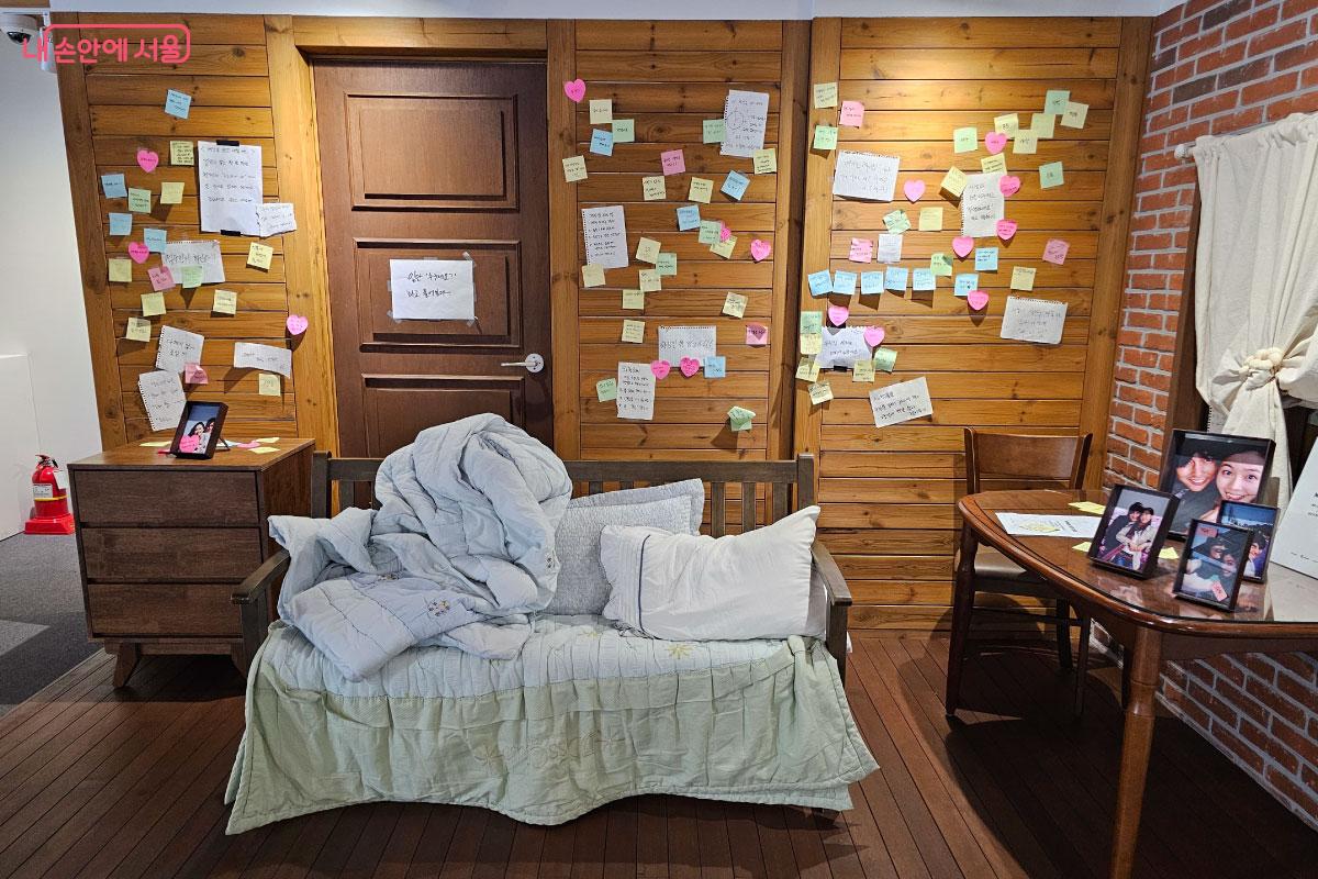 영화 <내 머리 속의 지우개> 중 한 장면의 공간을 재현해 두었다. ©홍혜수