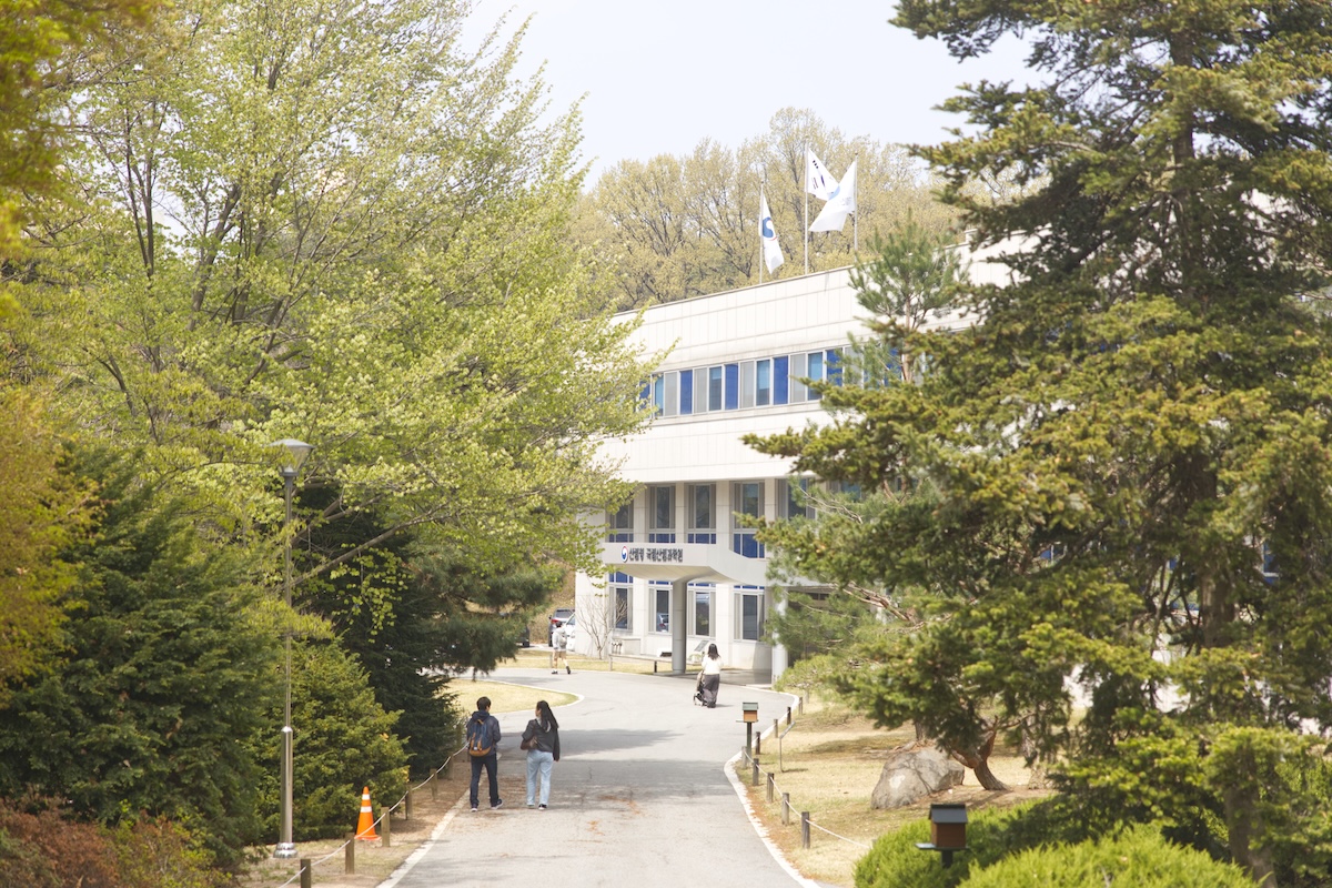 벌써 2만 명 몰린 그곳! '평일 확대 개방' 홍릉숲 직접 가보니