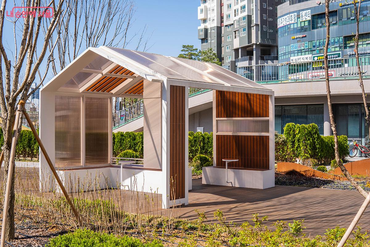 서서울미술관 앞 쉼터 Ⓒ최승훈