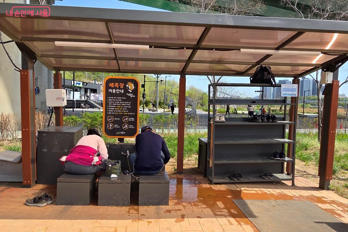 세족장과 신발장이 마련되어 있다. &copy;김미선