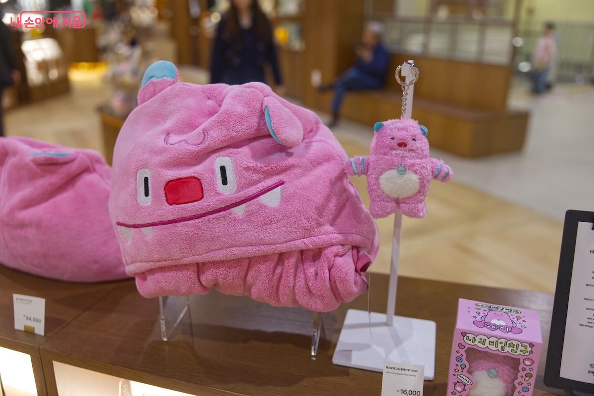 체류형 공간으로 거듭나 아이쇼핑도 충분히 부담 없이 즐기면 된다. &copy;임중빈