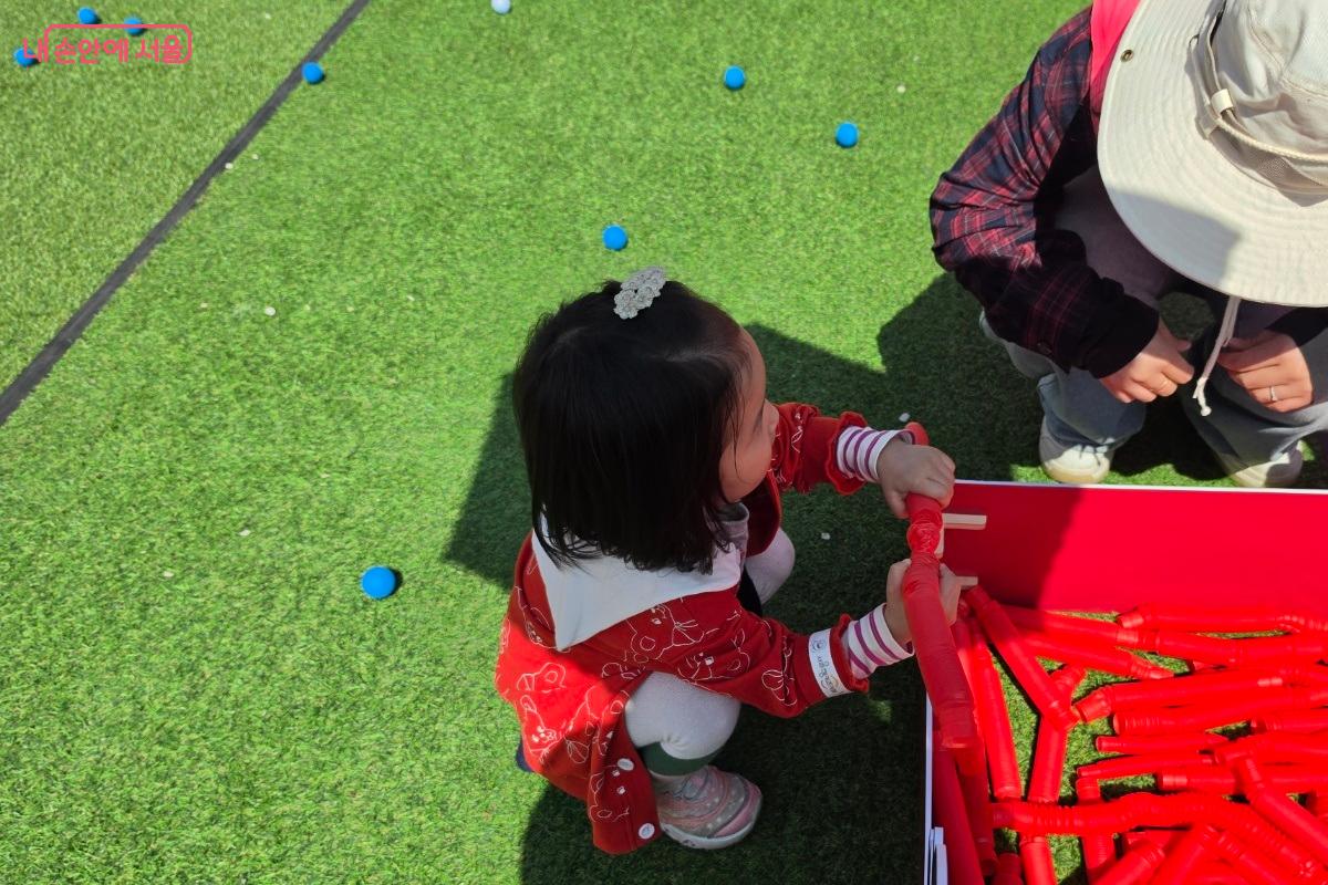 야외에서 진행되다 보니 양산을 가져가면 좋을 듯하다. &copy;황승희