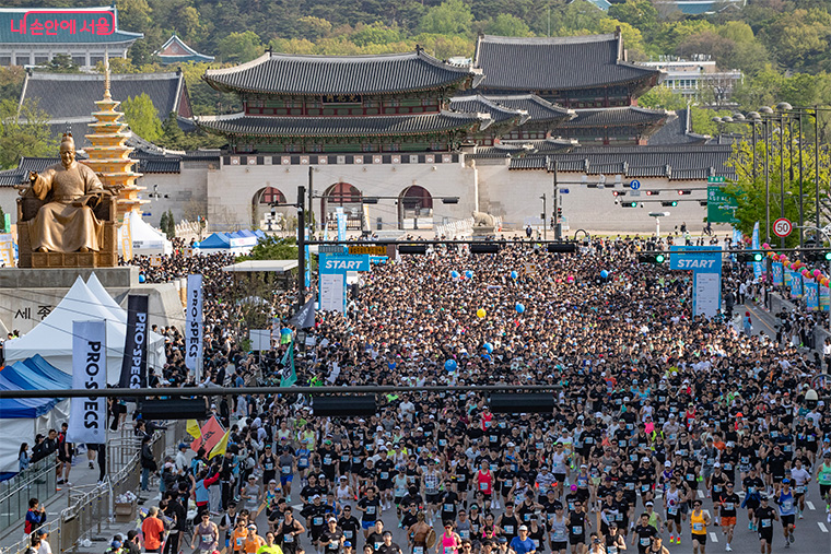 오는 26일 '서울하프마라톤' 개최로 도심 일부에서 교통 통제가 진행된다. 지난해 서울하프마라톤 대회 현장