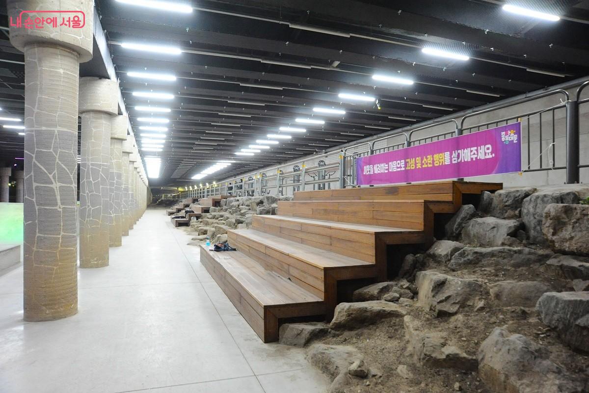 스케이트보드장의 쉼터 및 전망대 ©조수봉