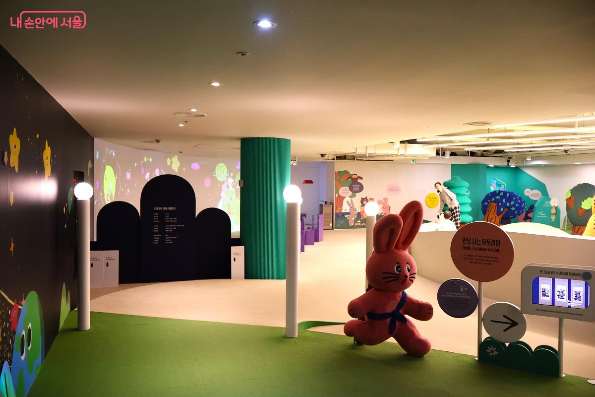 어린이박물관 <달토끼와 산토끼>, 옛 그림과 물건 속 달토끼 체험 공간 &copy;김대진