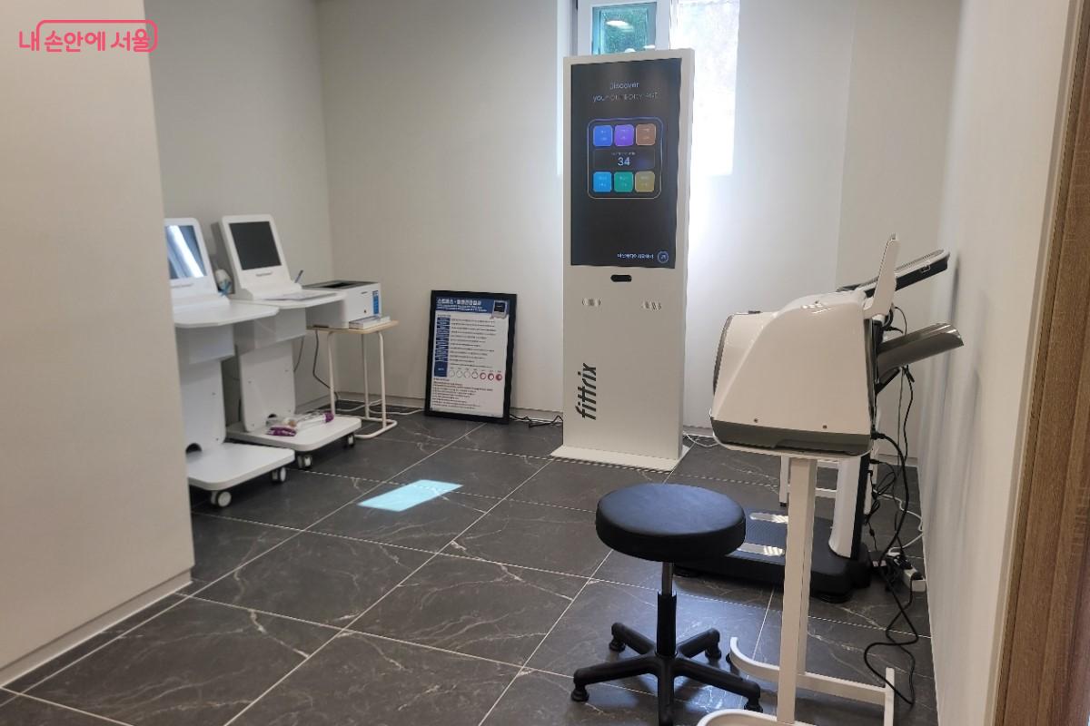 센터 내부에는 프로그램실과 건강측정실, 휴게공간이 마련되어 있다. &copy;임영근