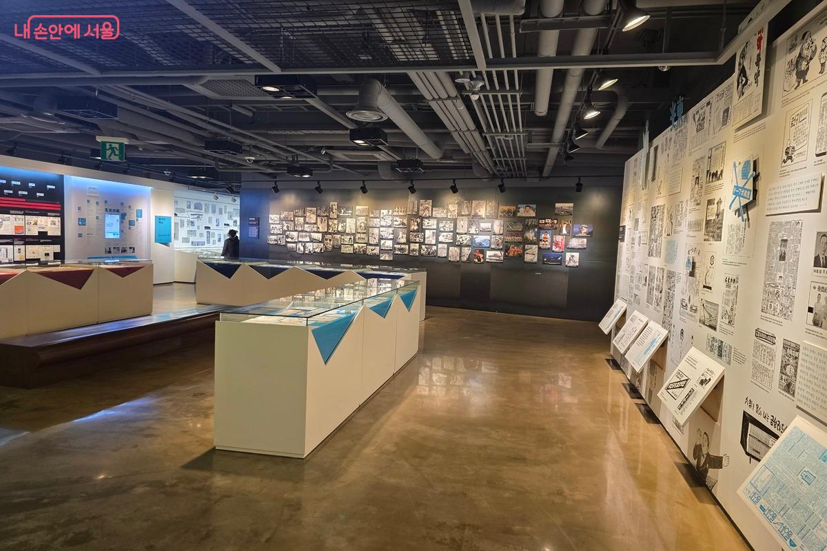 매주 수요일 문화가 있는 날 점심시간, 직장인이 명함을 제시하면 신문박물관을 무료 관람할 수 있다. ⓒ김은주