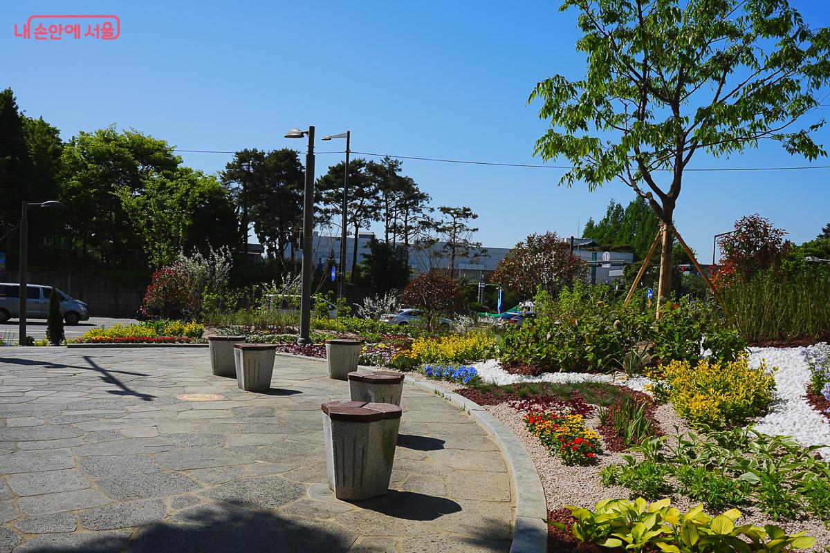 도심과 정원의 경계를 없애 일상 속 휴식을 제공하는 공간 &copy;김성무