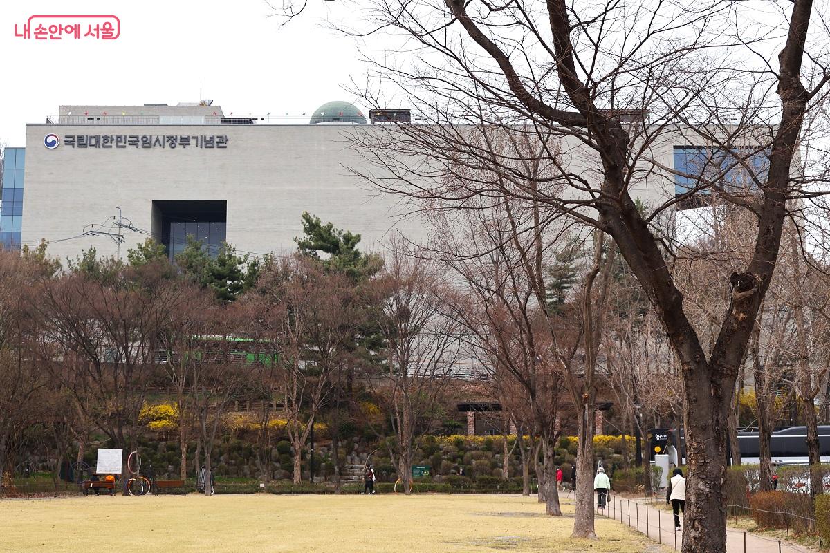 서대문독립공원에 자리한 국립대한민국임시정부기념관 건물 &copy;김대진