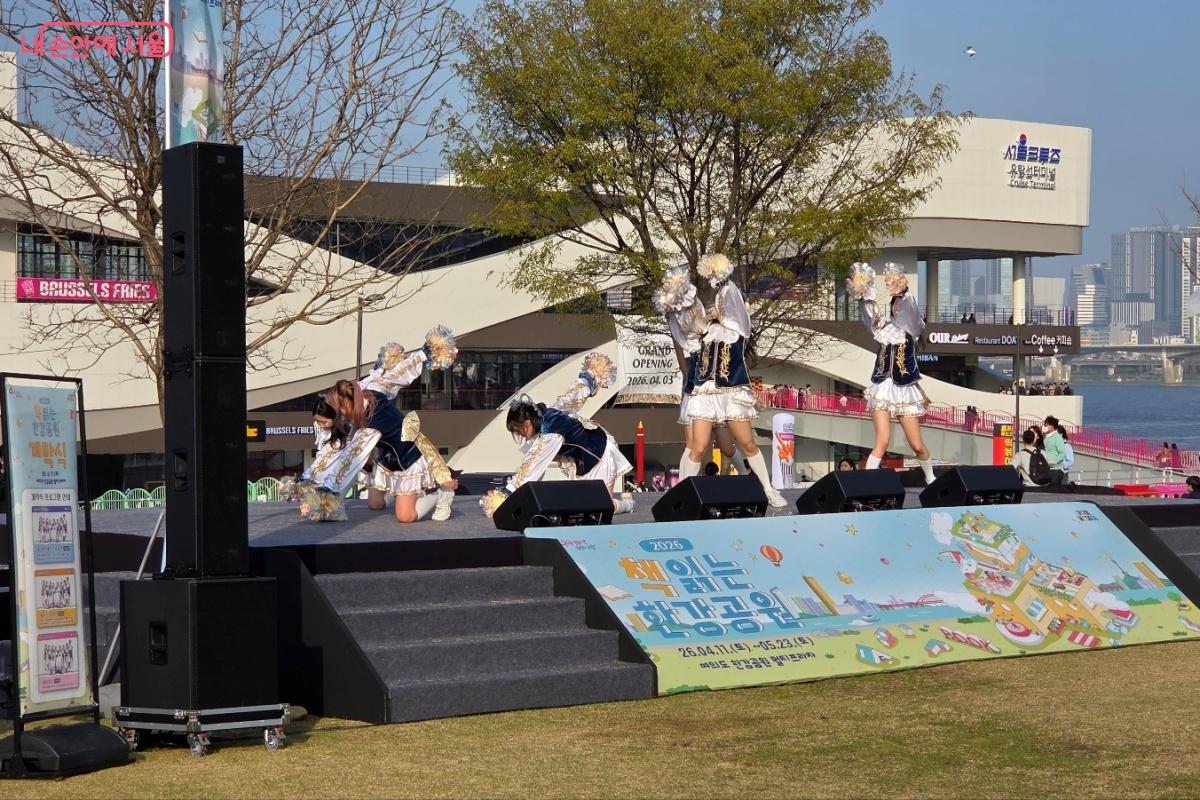 신나는 음악에 맞춰 치어리딩이 펼쳐졌다. &copy;김미선