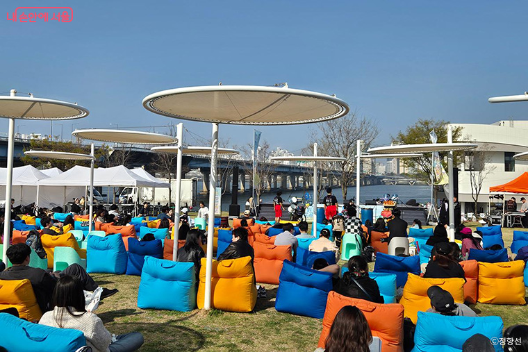 여의도 한강공원 멀티플라자에서 열린 책읽는 한강공원