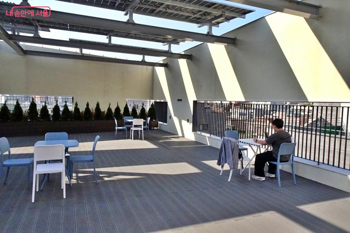 구립응암도서관 옥상 정원 쉼터 ⓒ김종성